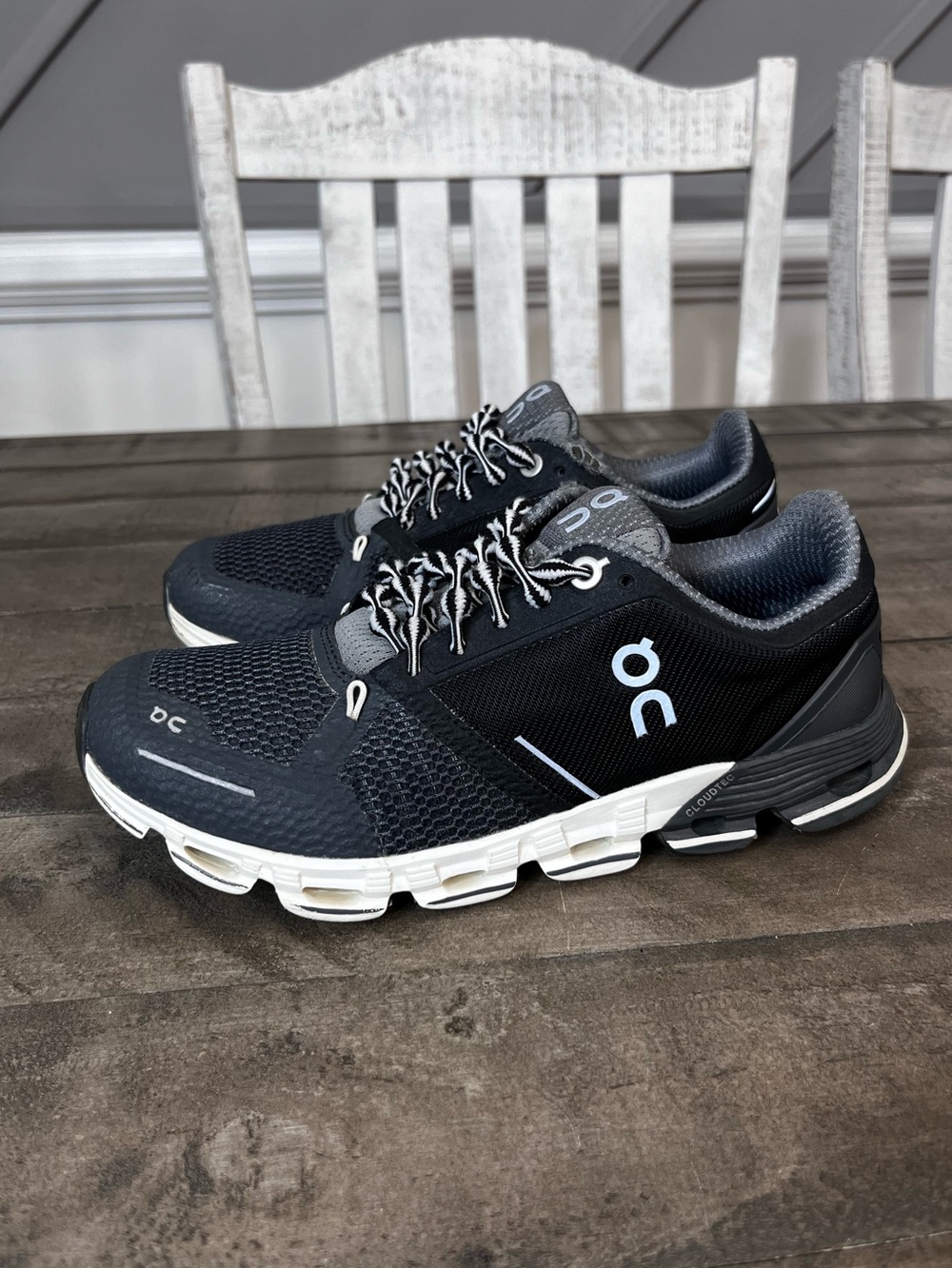 On Cloudflyer Womens Athletics Sneakers Sz 6